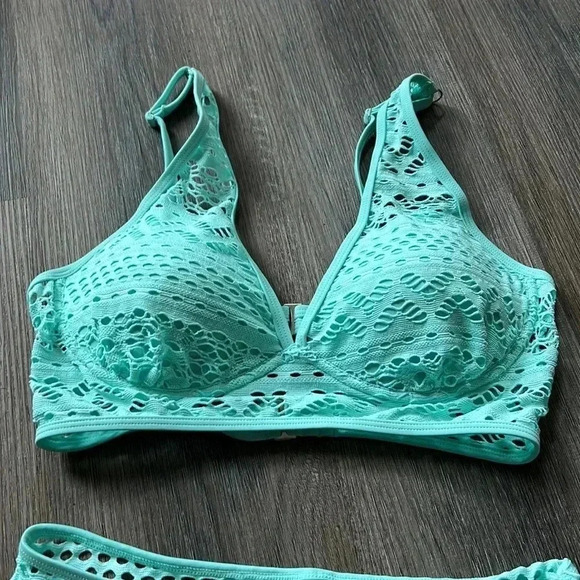 (19)NWOT  swimsuit - Picture 2 of 4